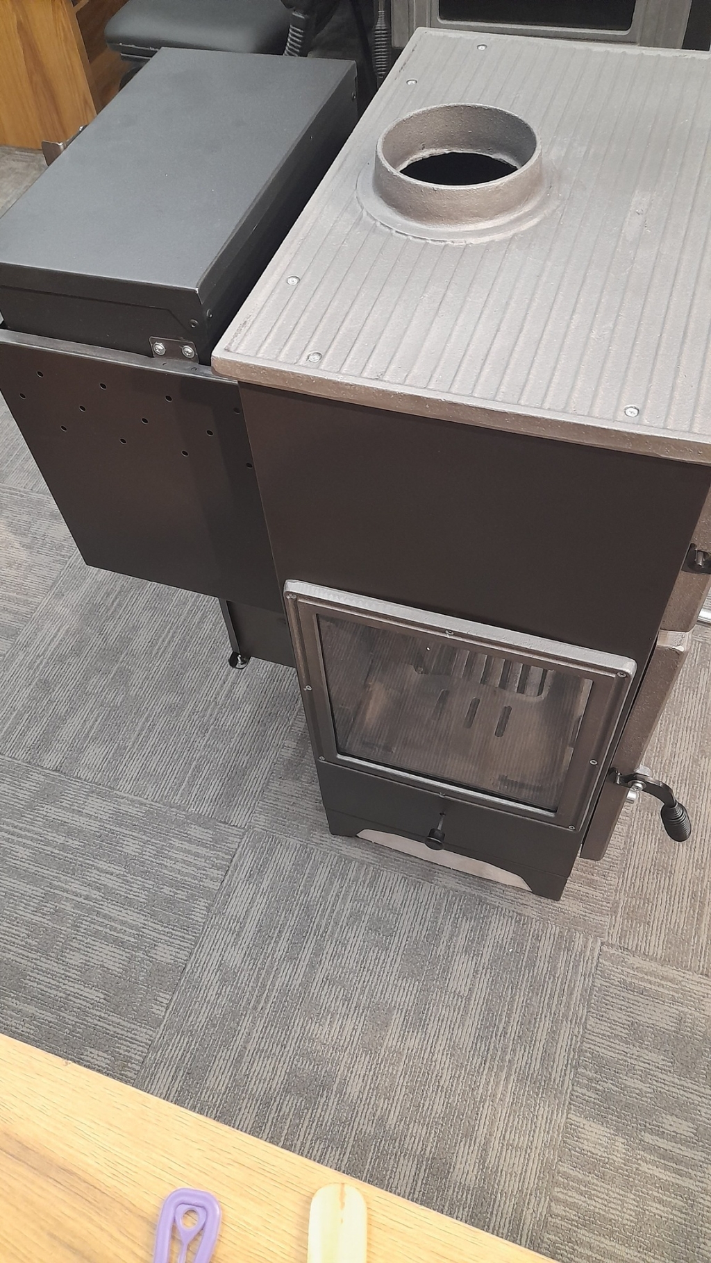 içi üzeri döküm 3 tarafı camlı pelet+odun yakan modelimiz