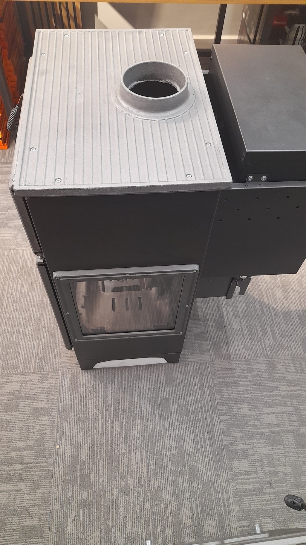 içi üzeri döküm 3 tarafı camlı pelet+odun yakan modelimiz