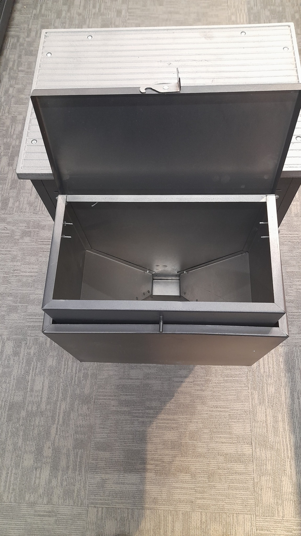 içi üzeri döküm 3 tarafı camlı pelet+odun yakan modelimiz