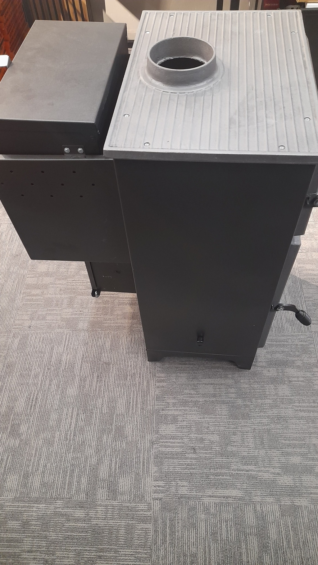 içi ve üzeri döküm odun+pelet yakan ön kısmı camlı modelimiz